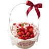 Корзина с клубникой и рафаэлло «Сладкое лето»